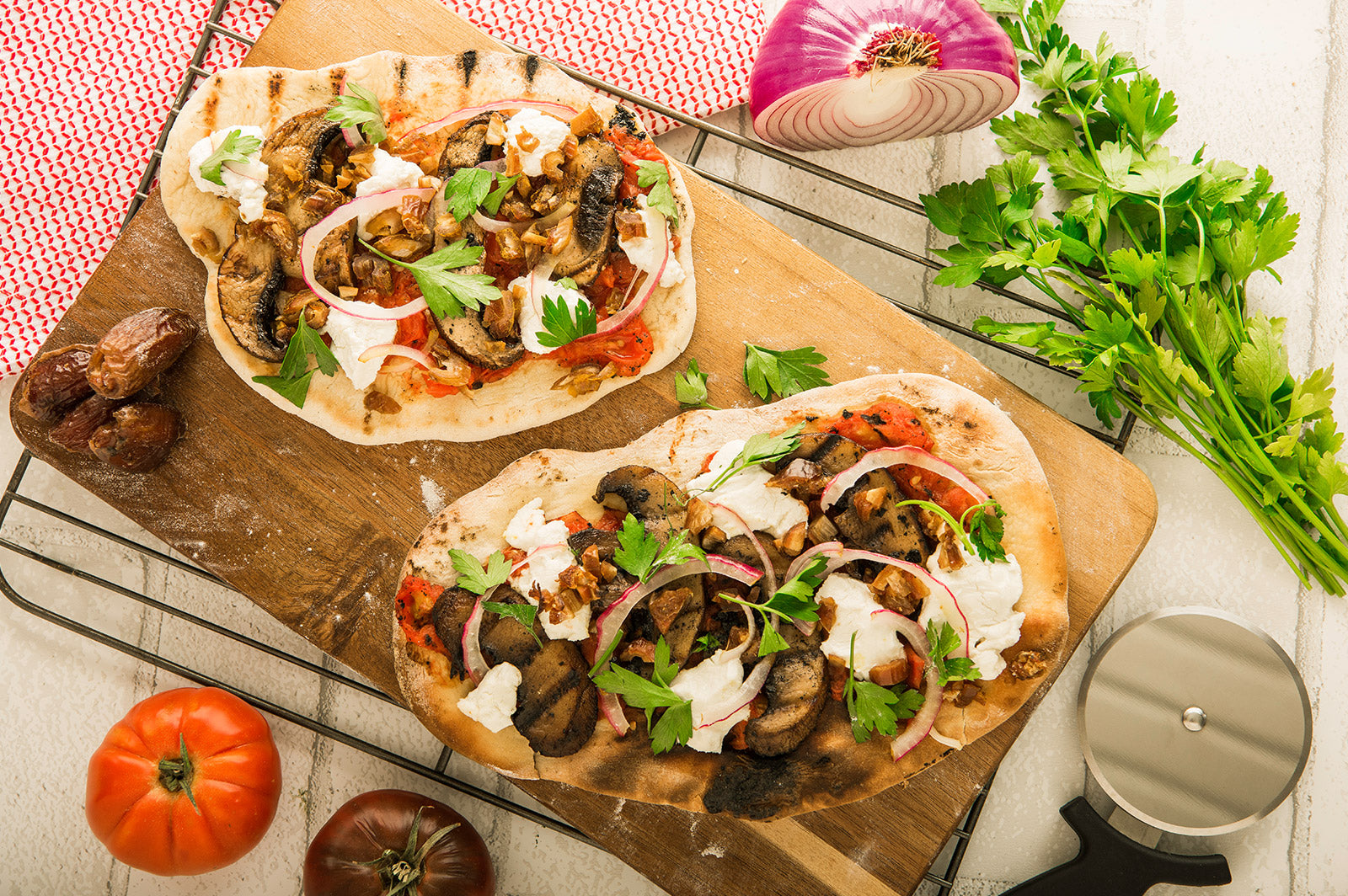 Flatbread with Grilled Mushrooms, Tomatoes & Cheese – Nexgrill France